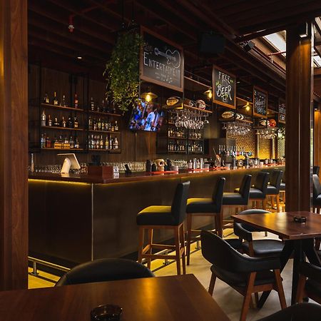 Ja Ocean View Hotel, Jumeirah Beach Dubai Luaran gambar The bar at the 2018 edition of the World Gourmet Summit