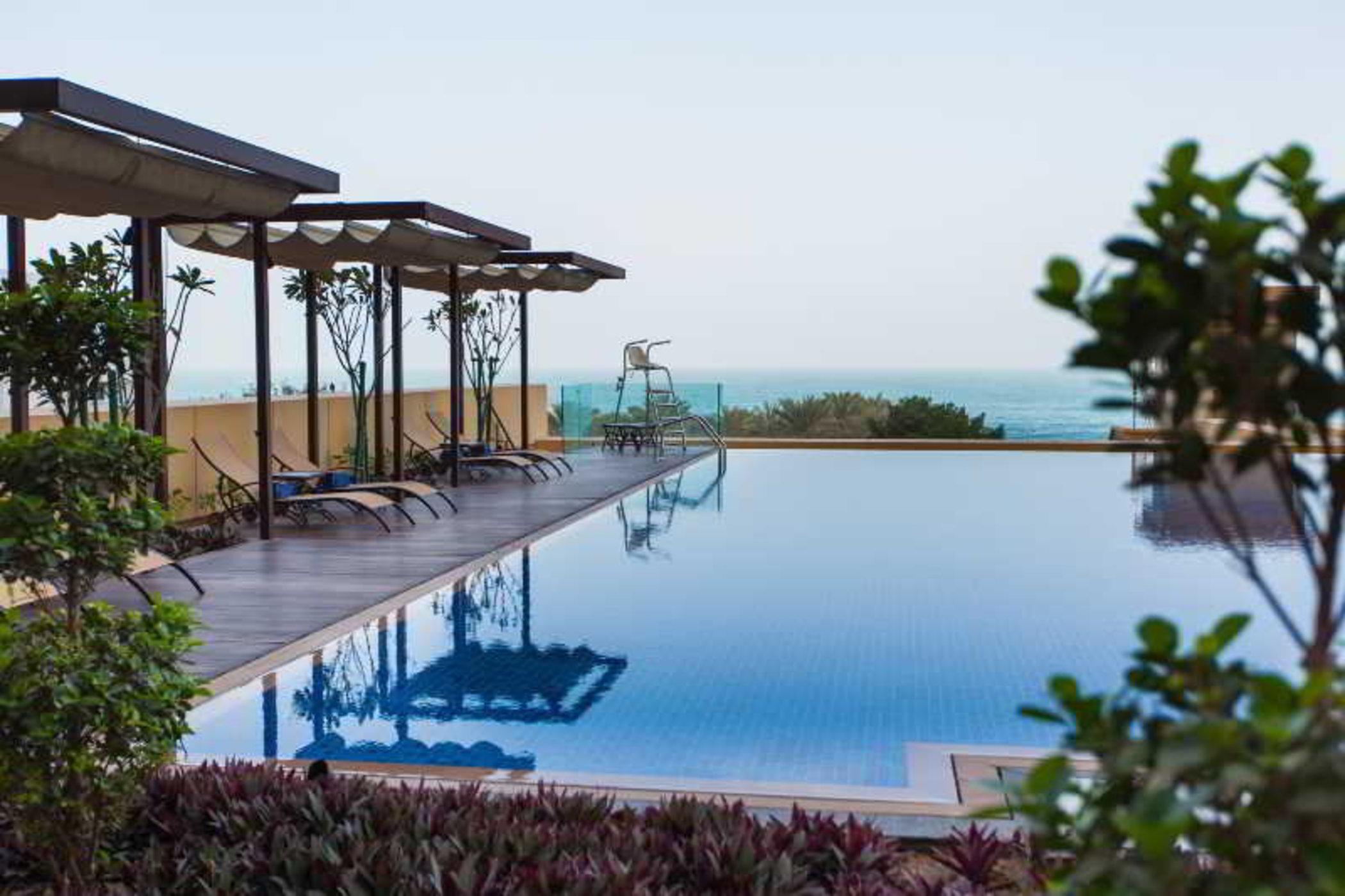 Ja Ocean View Hotel, Jumeirah Beach Dubai Luaran gambar Infinity pool at the rooftop