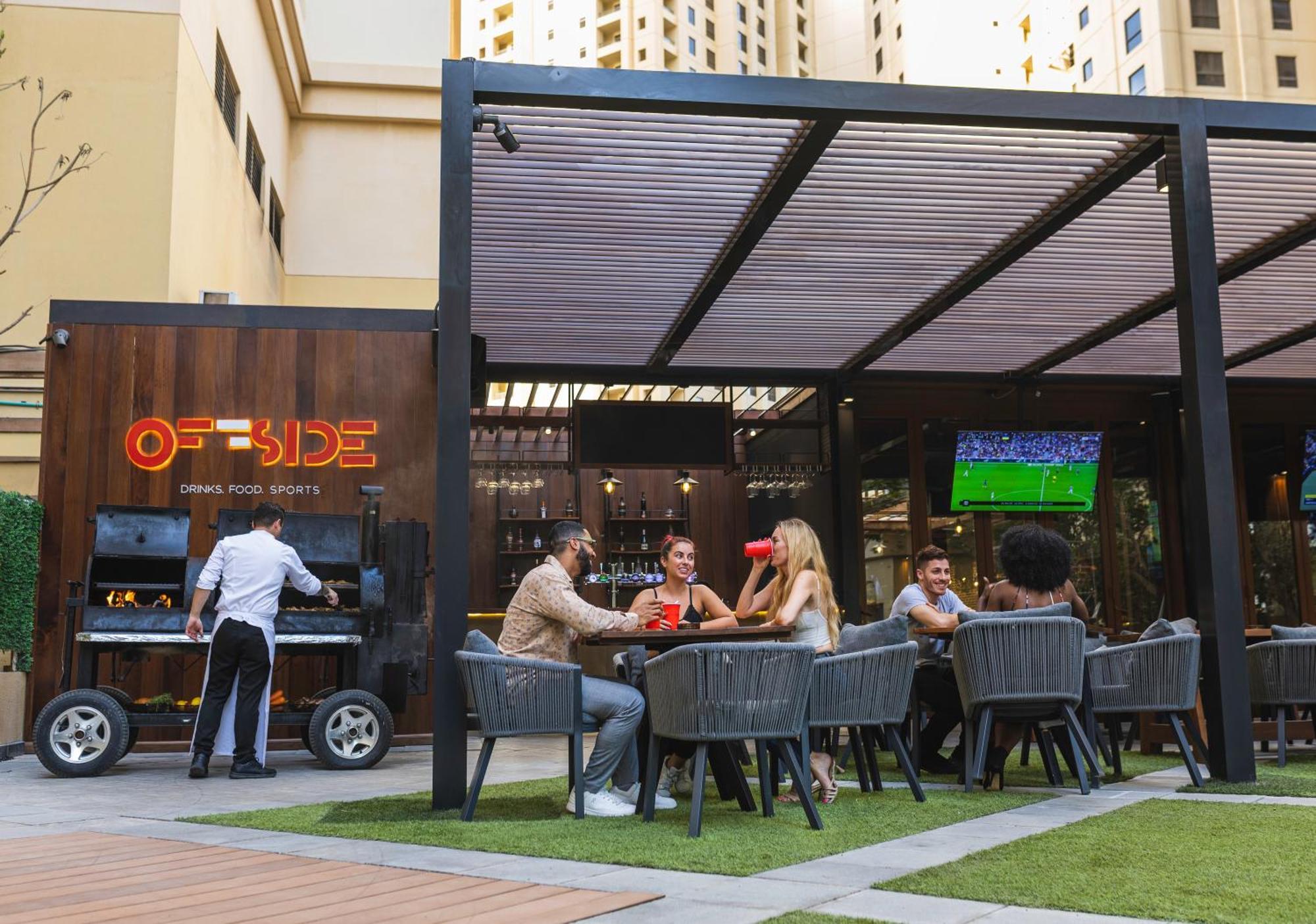 Ja Ocean View Hotel, Jumeirah Beach Dubai Luaran gambar Off-side Sports Bar